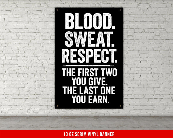 The image is a comparison of tapestry sizes, with a silhouette of a man standing next to the tapestry sizes.